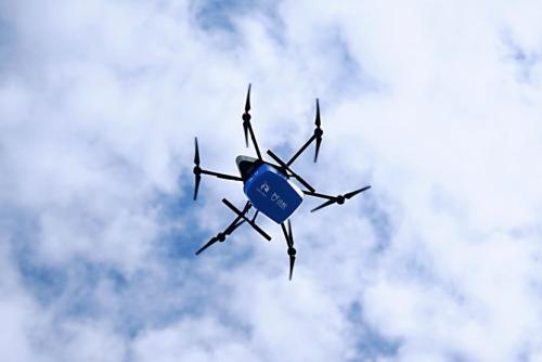 瑞幸咖啡2018世界人工智能大会上演无人机配送