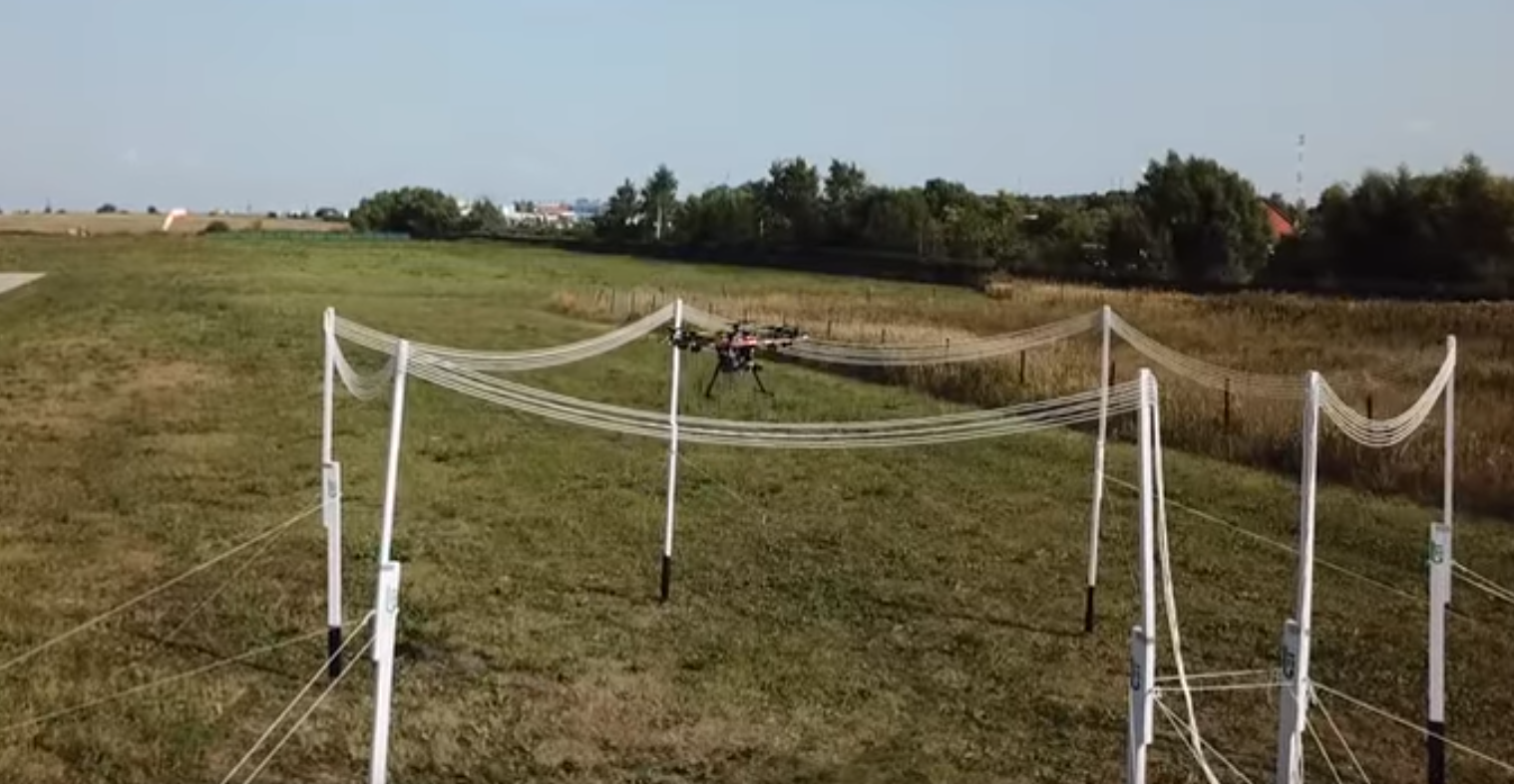 电动无人机“加油站”  解决续航问题的新技术来了！