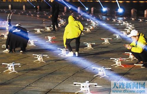 炫酷！无人机群在星海湾上空呈现“我爱大连”