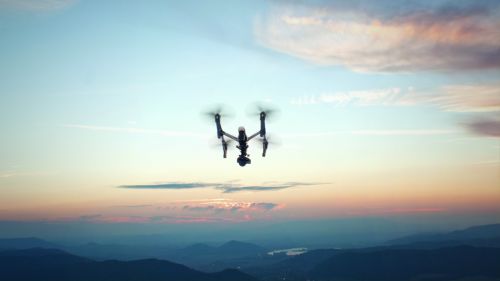 如何使无人机运行无缝融入空中交通管理？