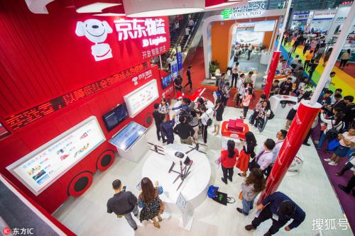 2018物博会物流企业出奇招 无人机无人车引领未来