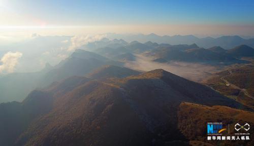 无人机航拍秋日红池坝　秋染群山云海如瀑