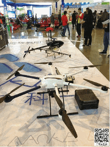 新型植保无人机亮相2108昆明农博会 受到观众热捧