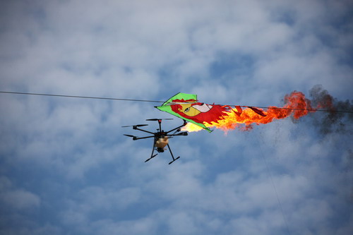 风筝缠绕高压线无人机喷火清除