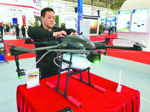 安上“眼睛”的农用植保无人机