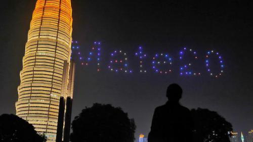 点亮中国“芯”！亿航白鹭无人机编队助力华为mate20“芯”生上市