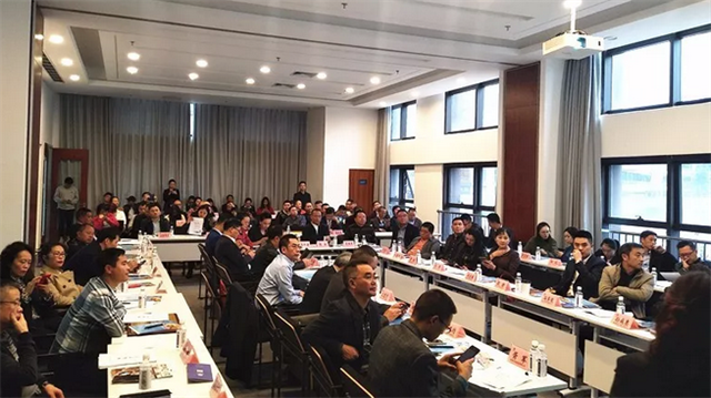 无人机亮相四川商会理事会- “肌肉”大秀