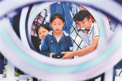 无人机世锦赛进深圳校园推广