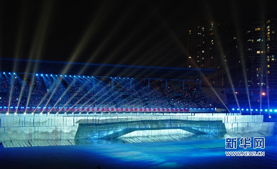 【组图】福建省第十六届运动会开幕 上百台无人机“点燃”火炬