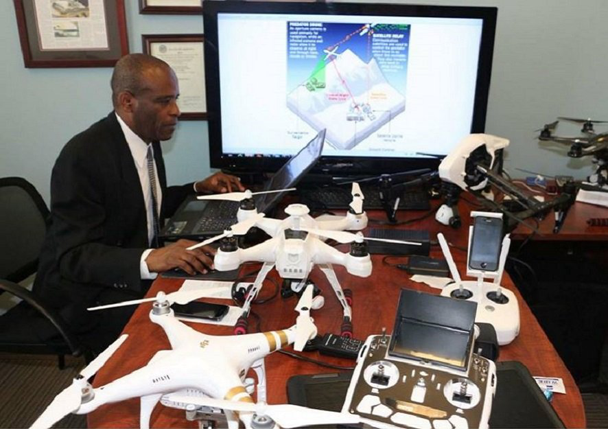 非洲靠什么步入世界高科技舞台？——让尼日利亚的无人机英雄说说