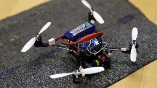 微型无人机化身勤劳小蜜蜂 既能拖动自身重量40倍物体又能合作开门