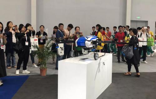 在国际互联网+博览会上，我们邂逅了英国皇室肯特王子