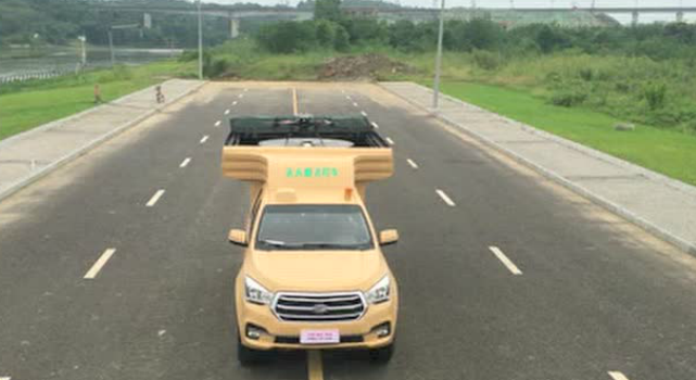 无人机自主飞控车，自动起降，一键回收。