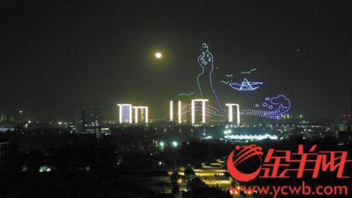 600架无人机穿梭作画 港珠澳大桥“高挂夜空”