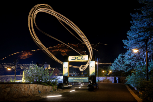 荣膺世界无人机竞速赛季军 中国飞手玩转3D空中竞速