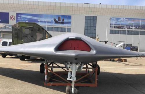 中国版X47B无人机亮相珠海 比利剑更大或将上舰(图)