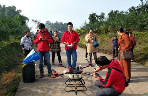 江津区：天鹰兄弟植保无人机助力花椒减药增效
