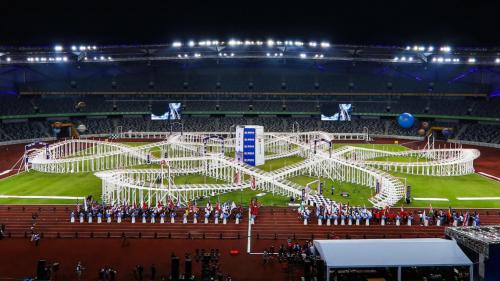 聚焦全球目光，三百架无人机闪耀深圳上空