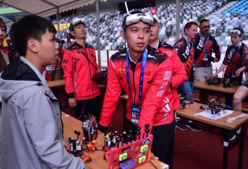 三位中国选手进军2018首届无人机世锦赛8强 明日冲击冠军