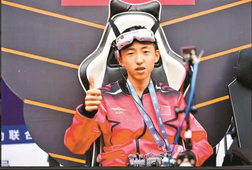 首届无人机世锦赛深圳落幕 中国14岁小将获青少年组亚军