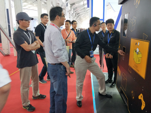 从云端到落地 一飞智慧物流“空中家族”亮相2018珠海航展