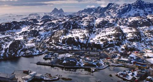 这个豆瓣 9.2 分的纪录片导演，用的是哪款会飞的照相机？