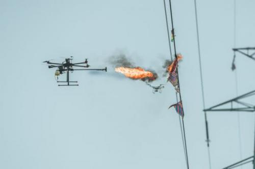 喷辣椒面控制示威者！无人机“使用手册”脑洞越来越大