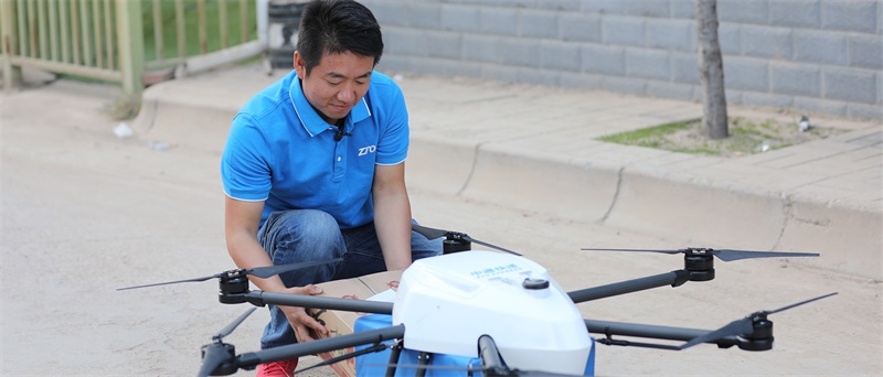 新农村的“无人机”快递员