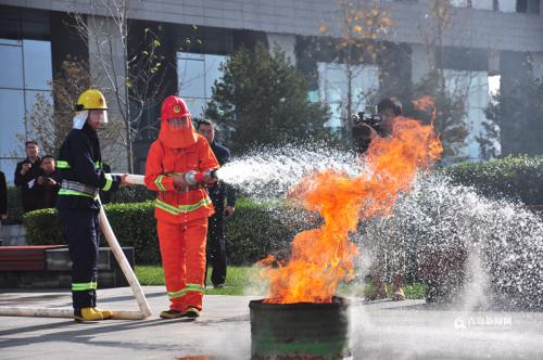 无人机助阵 崂山国际创新园举行高层楼宇消防演练