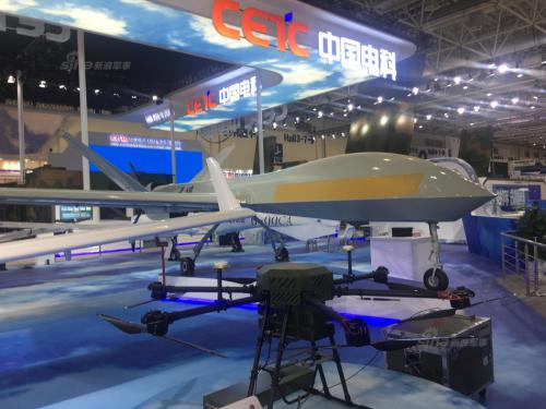 中国无人预警机亮相 机头两侧配土豪金贴片雷达！