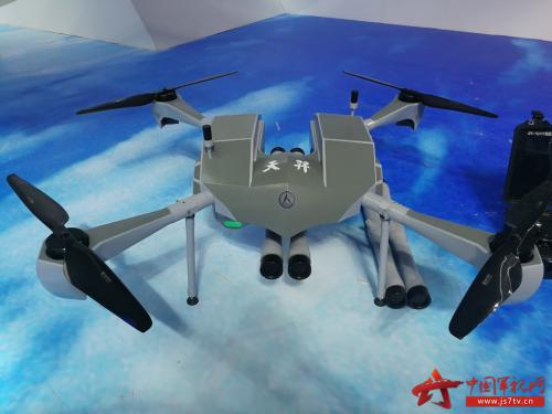 这架无人机真猛竟然可以打败装甲车