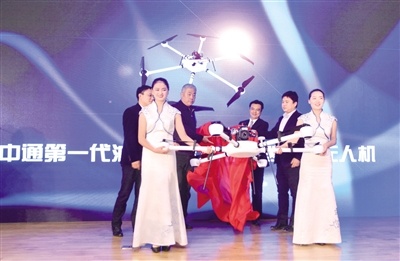 西安研制成第一代油电混合物流无人机 飞行海拔达5500米