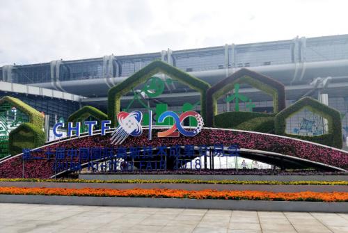 一飞亮相深圳高交会 天津市人民政府副秘书长景悦莅临展位