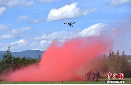云南警方举行警用无人机比武演练