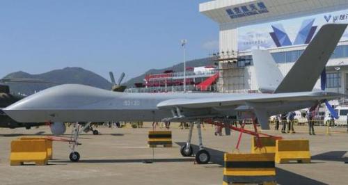 中国无人机产业大爆发 各种型号几乎摆满了珠海机场