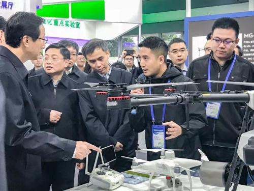 智慧农业看大疆，农业农村部部长韩长赋莅临大疆农业展位