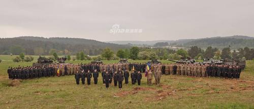 入戏太深！驻欧美军演习职业蓝军标配中国大疆无人机