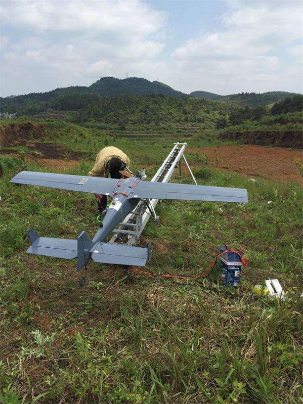 安远县国土局利用无人机检查验收违法地块复耕复绿整改落实情况