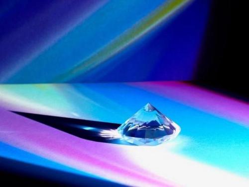 神奇！钻石、激光奇妙搭配：能为无人机充电