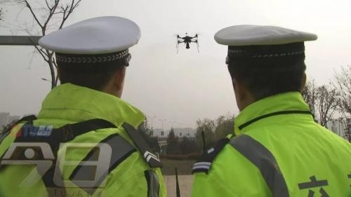 开车玩手机的当心了 无人机执法来了 违法将无处可逃