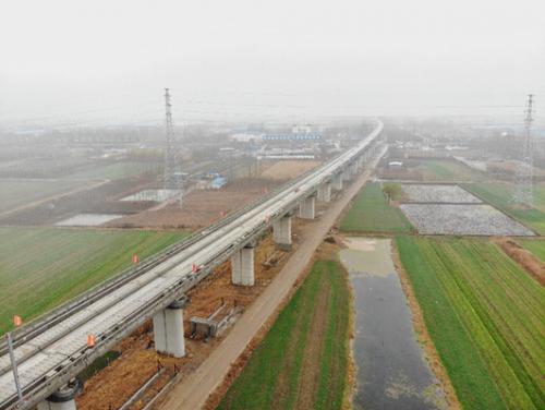 鲁南高铁临沂段无砟轨道铺设完成