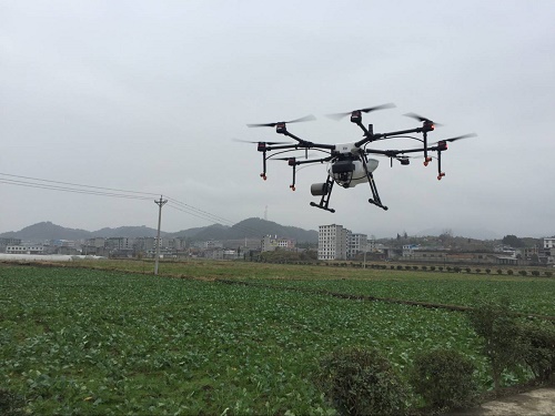 竹溪县农机局首次进行植保无人机演示