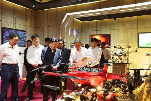 内蒙古兴安盟委书记一行莅临哈瓦参观考察