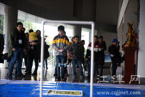 无人机四驱车航模 看江津600名中小学生如何玩转高科技