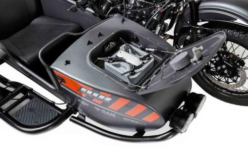 大疆跨界联名乌拉尔，首次把无人机装在了侉子摩托车上