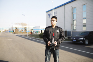 无人机飞手孟猛： 有多酷就有多苦