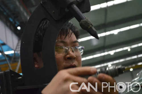 贵飞无人机装配分厂全线突击飞机交付