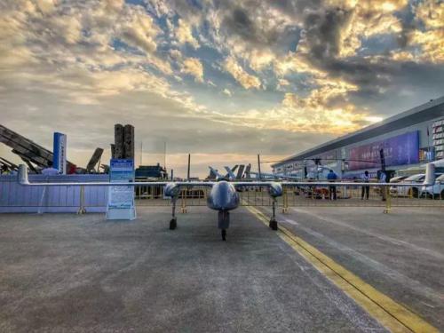 HW-350小型多用途长航时无人机圆满完成首飞