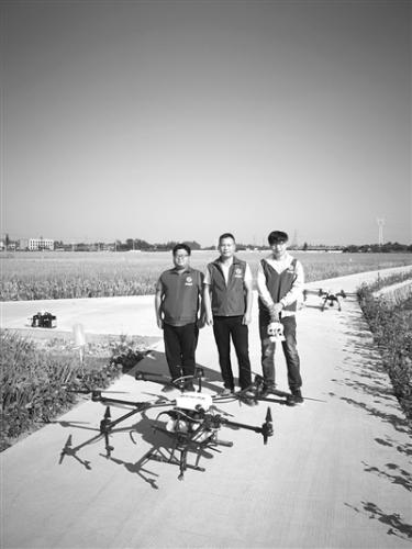 听说过植保飞手吗？ 你喝的西湖龙井吃的涌泉蜜桔多半有他们功劳 这群热爱无人机的90后正在改变传统农业