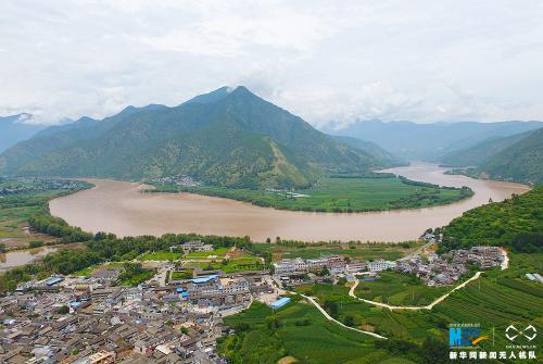 新华网无人机“飞阅”长江